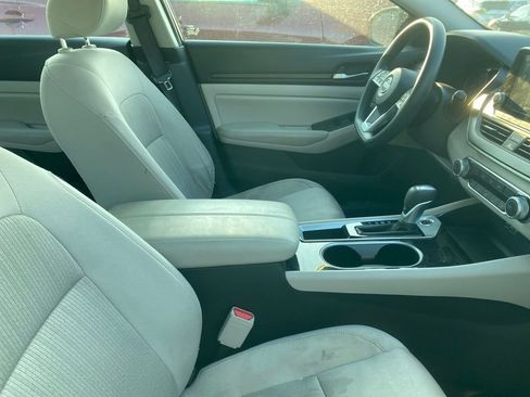 Used 2024 Nissan Altima 2.5 SV FWD image 5