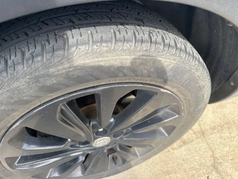 Used 2019 Buick Encore Essence FWD image 3