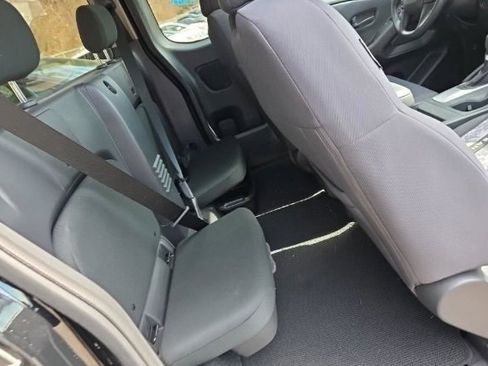 Used 2025 Nissan Frontier S image 8