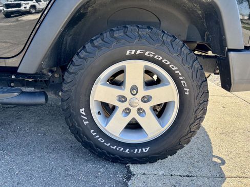 Used 2017 Jeep Wrangler Unlimited Sport w/ Quick Order Package 24S AWD/4WD image 26