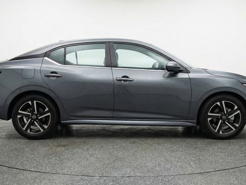 Used 2025 Nissan Sentra SV image 8