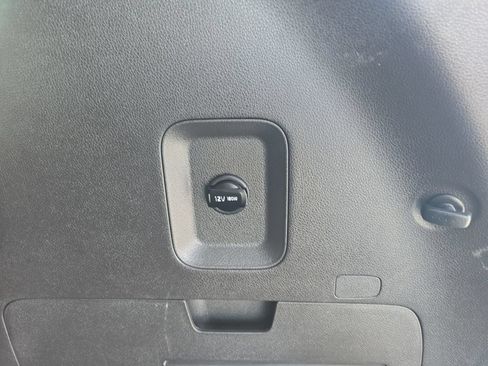 Used 2025 Kia Carnival FWD image 14