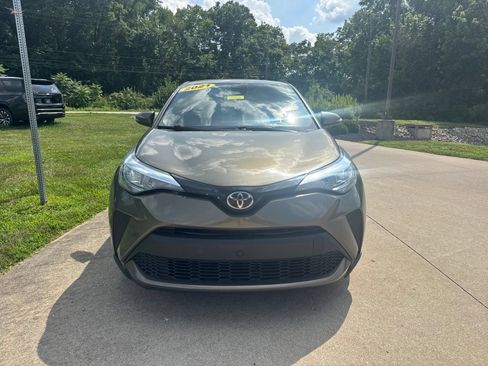 Used 2021 Toyota C-HR XLE FWD image 2