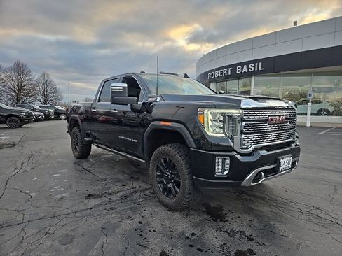 Used 2023 GMC Sierra 3500 Denali w/ Denali Black Diamond Edition image 7