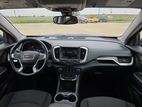 Used 2024 GMC Terrain SLE image 11