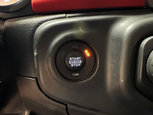 Used 2018 Jeep Wrangler Unlimited Rubicon w/ Steel Bumper Group image 28