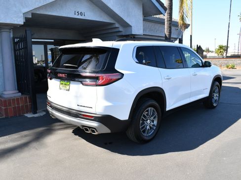Used 2025 GMC Acadia Elevation FWD image 5