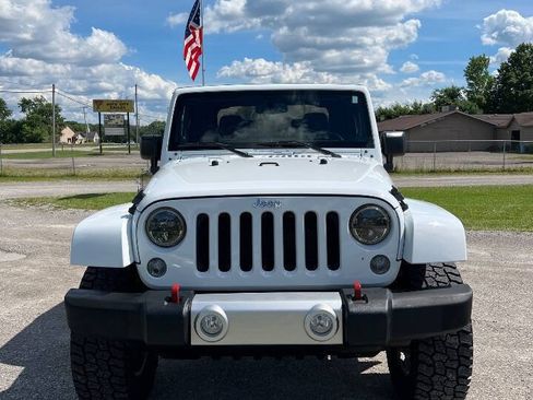 Used 2014 Jeep Wrangler Sahara w/ Connectivity Group AWD/4WD image 4