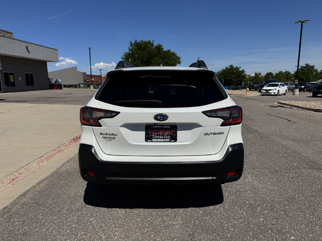 Used 2024 Subaru Outback Premium AWD/4WD image 9