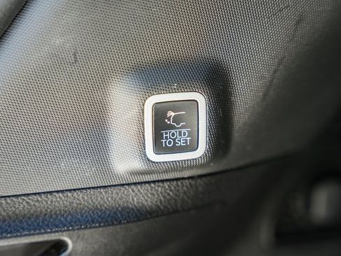 Used 2022 Jeep Grand Cherokee Overland w/ Luxury Tech Group IV image 17