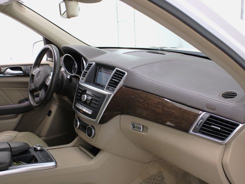 Used 2016 Mercedes-Benz GL 450 4MATIC w/ Premium I Package image 49