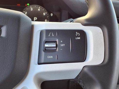 Used 2023 Land Rover Defender 90 SE image 13