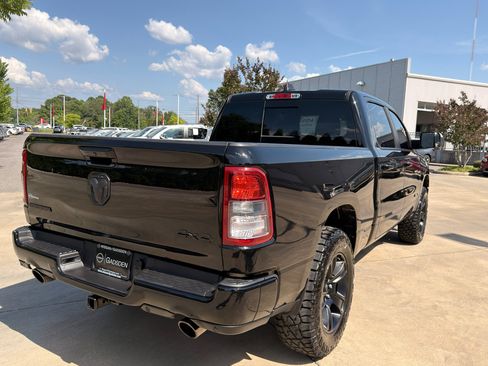 Used 2022 RAM 1500 Big Horn AWD/4WD image 3