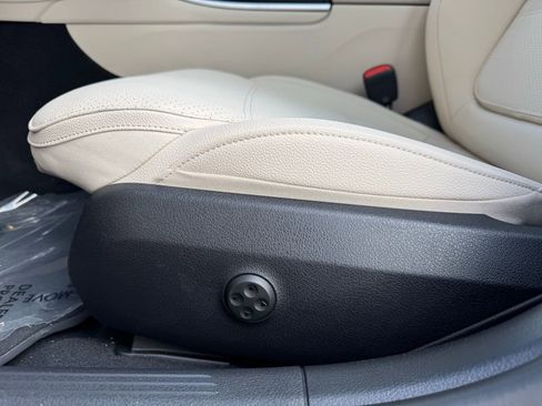 Used 2025 Mercedes-Benz C 300 Sedan image 14