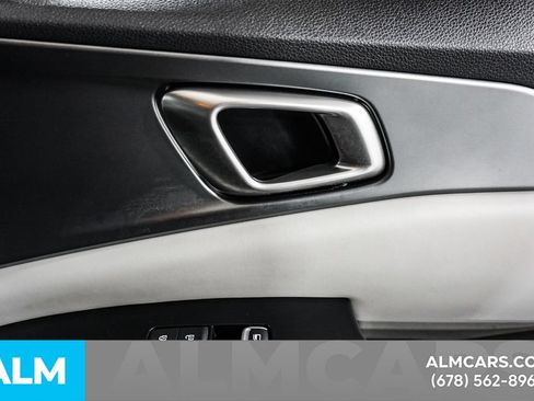 Used 2024 Kia Carnival LX FWD image 39