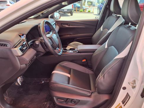 Used 2025 Toyota Camry SE FWD image 16