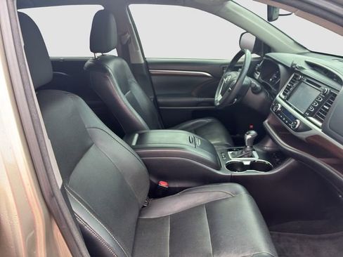 Used 2015 Toyota Highlander Limited Platinum AWD/4WD image 22