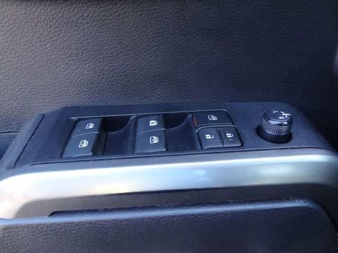 Used 2020 Toyota Tacoma SR5 AWD/4WD image 8