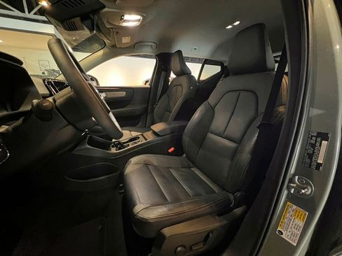 Used 2024 Volvo XC40 B5 Core image 16