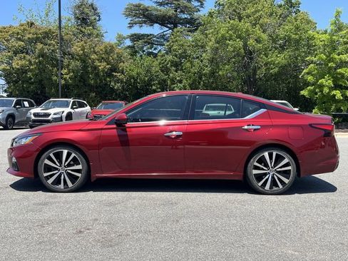 Used 2020 Nissan Altima 2.5 Platinum FWD image 10