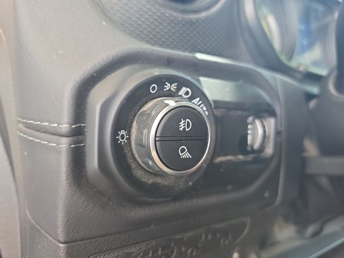 Used 2025 Jeep Gladiator Mojave AWD/4WD image 24