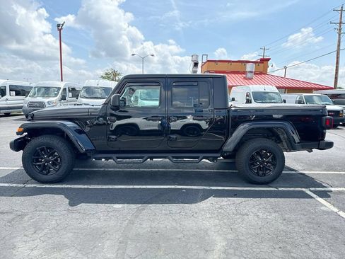 Used 2022 Jeep Gladiator Sport AWD/4WD image 2