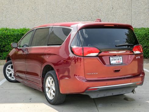 Used 2018 Chrysler Pacifica Touring Plus w/ Tire & Wheel Group image 9