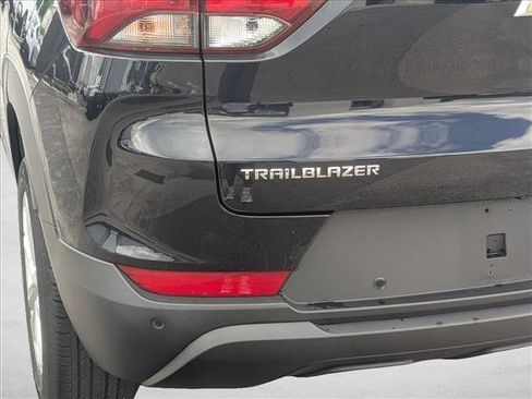 Used 2021 Chevrolet TrailBlazer LS FWD image 9