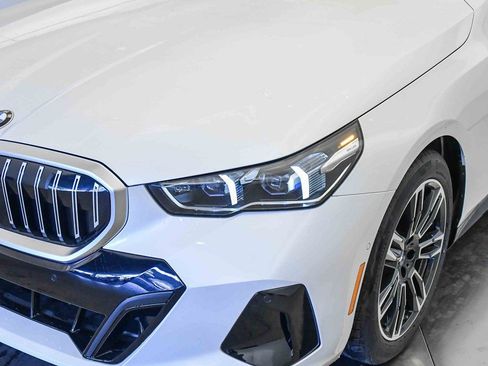 New 2026 BMW 530i xDrive w/ M Sport Package image 9