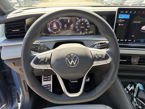 New 2026 Volkswagen Tiguan SE R-Line FWD image 26