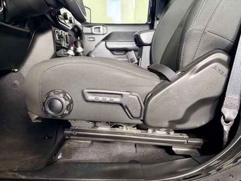 Used 2023 Jeep Wrangler Unlimited Sport AWD/4WD image 25