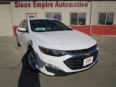 Used 2022 Chevrolet Malibu LT image 1