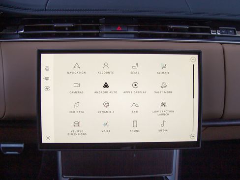 Used 2025 Land Rover Range Rover SE AWD/4WD image 15