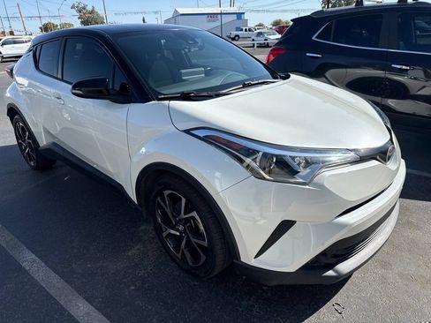 Used 2019 Toyota C-HR XLE FWD image 2