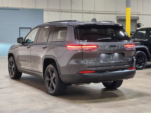 Used 2022 Jeep Grand Cherokee L Laredo RWD image 11