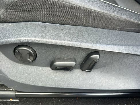 Certified 2023 Volkswagen Tiguan SE w/ Panoramic Sunroof Package FWD image 18
