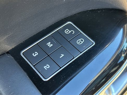 Used 2017 Land Rover Range Rover HSE image 33