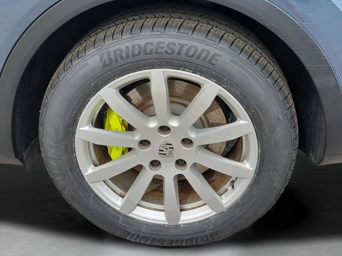 Used 2020 Porsche Cayenne E-Hybrid image 6
