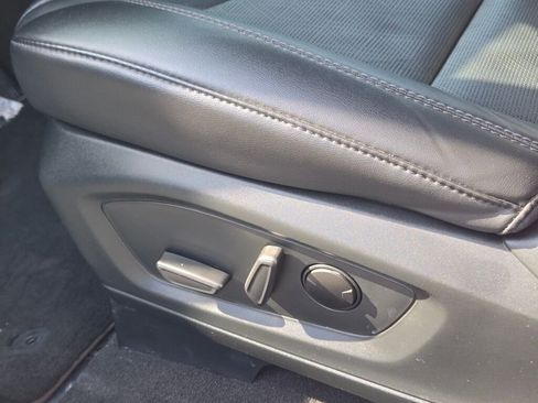 Used 2023 Ford Explorer Platinum w/ Technology Package AWD/4WD image 32