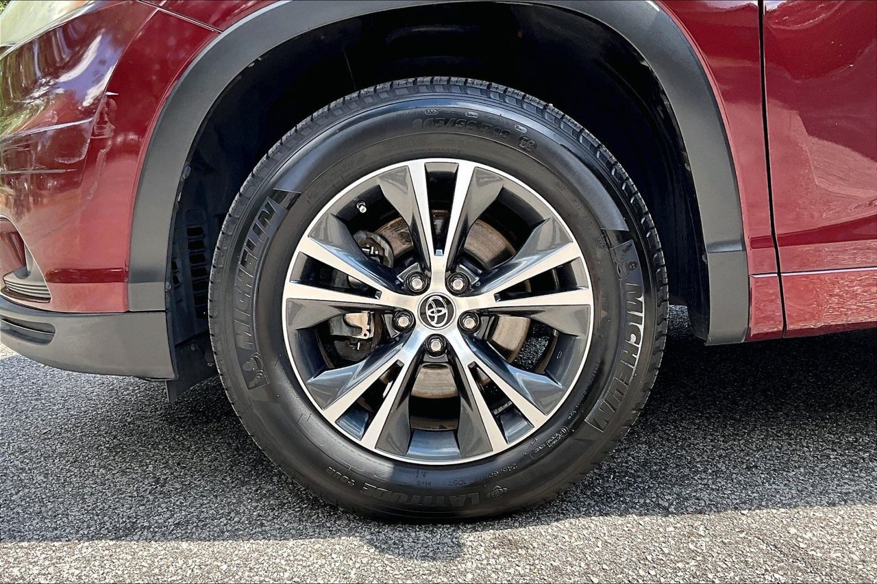 Used 2016 Toyota Highlander XLE FWD image 35