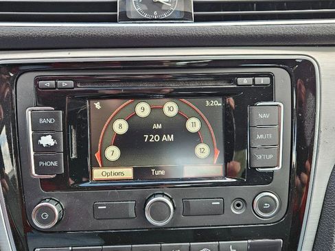 Used 2013 Volkswagen Passat 2.5 SE image 40