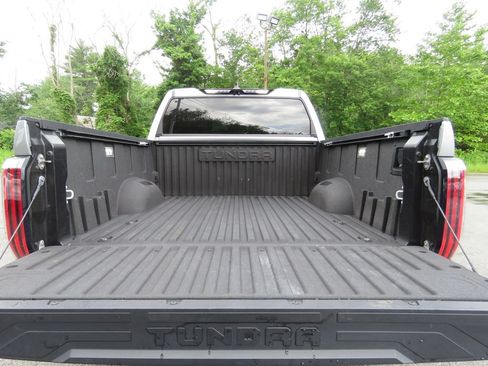 Used 2023 Toyota Tundra Limited AWD/4WD image 16