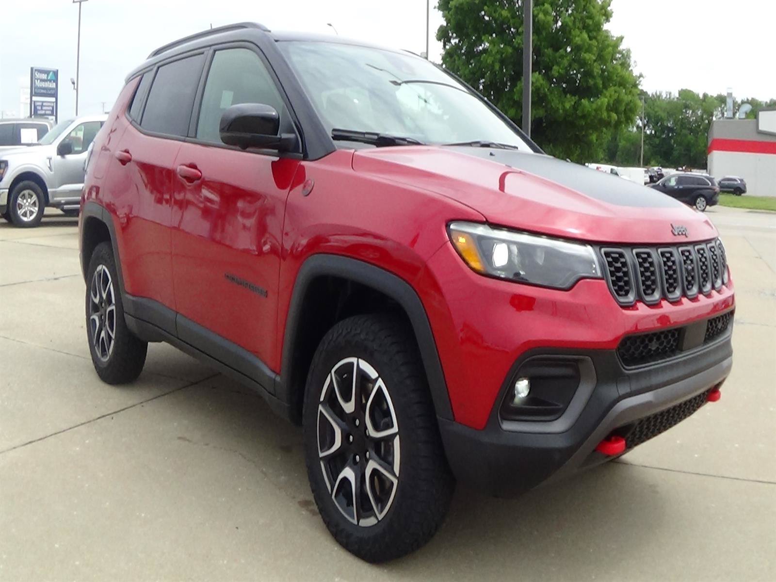 Certified 2024 Jeep Compass Trailhawk w/ Trailhawk Elite Group AWD/4WD image 4