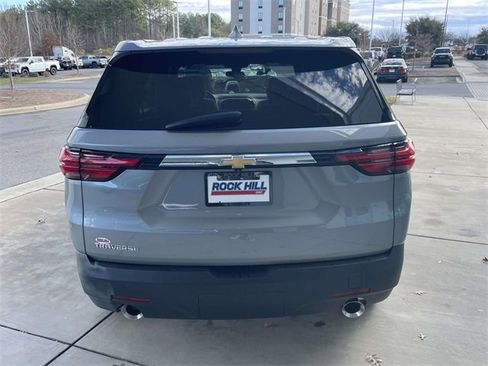 Used 2023 Chevrolet Traverse LS image 7