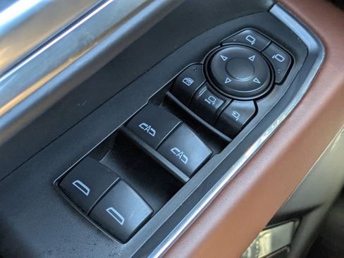 Used 2025 GMC Sierra 2500 Denali Ultimate image 25