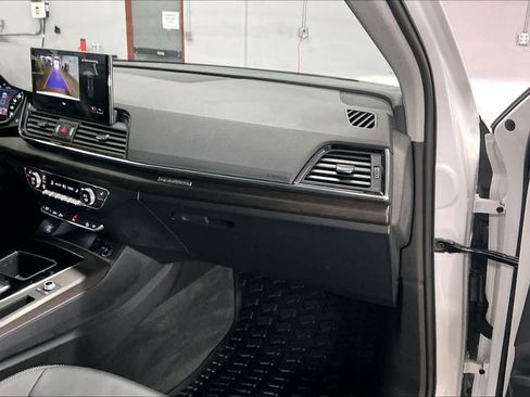 Used 2023 Audi Q5 2.0T Premium w/ Convenience Package image 18
