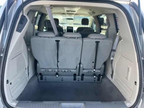 Used 2008 Dodge Grand Caravan SXT w/ Entertainment Group 2 FWD image 39