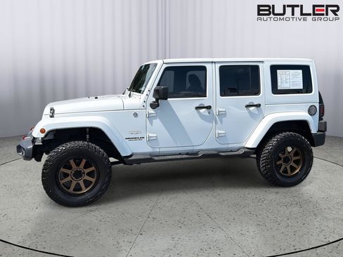 Used 2015 Jeep Wrangler Unlimited Sahara w/ Connectivity Group AWD/4WD image 3