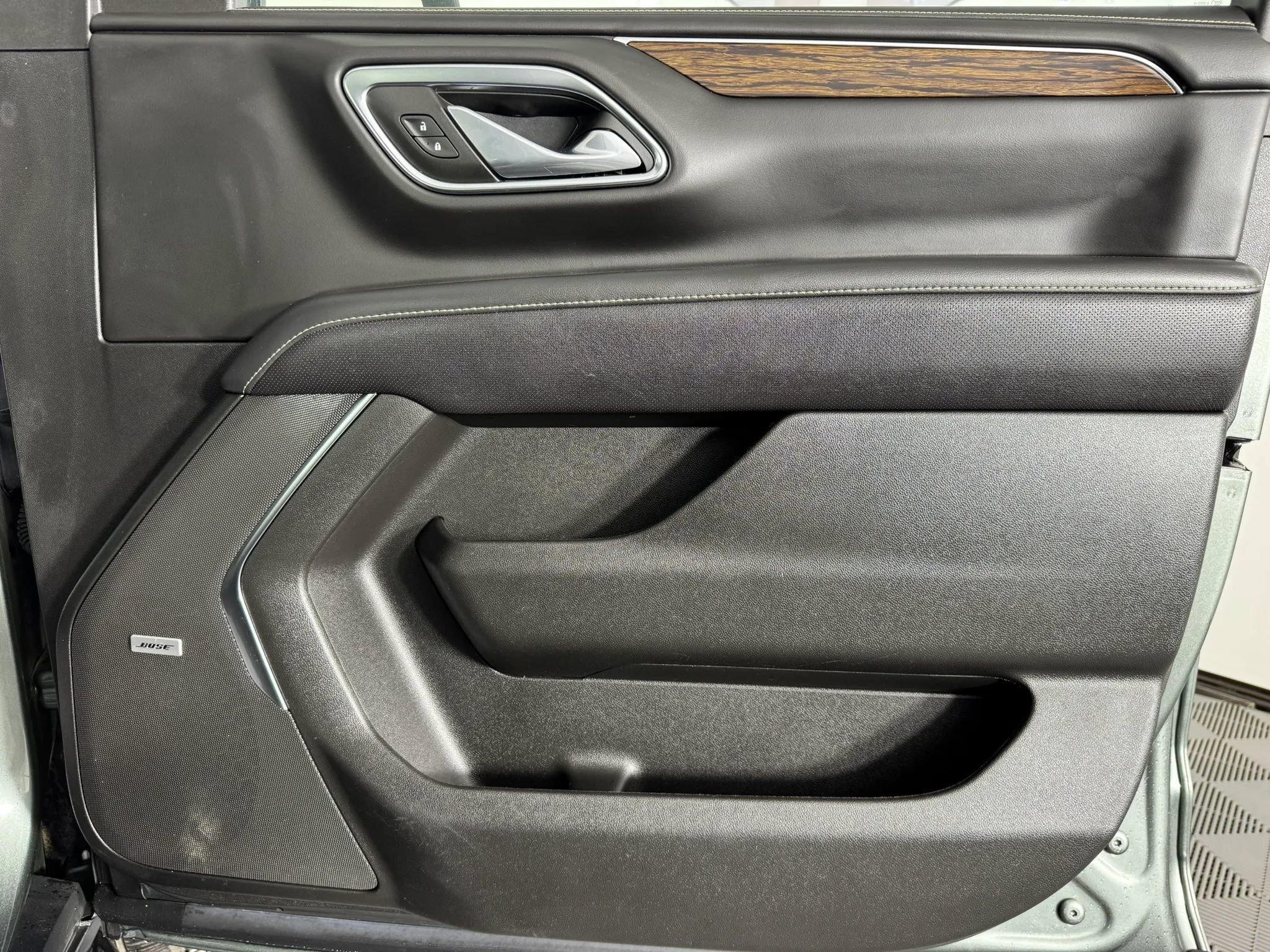 Used 2023 Chevrolet Suburban Premier AWD/4WD image 46