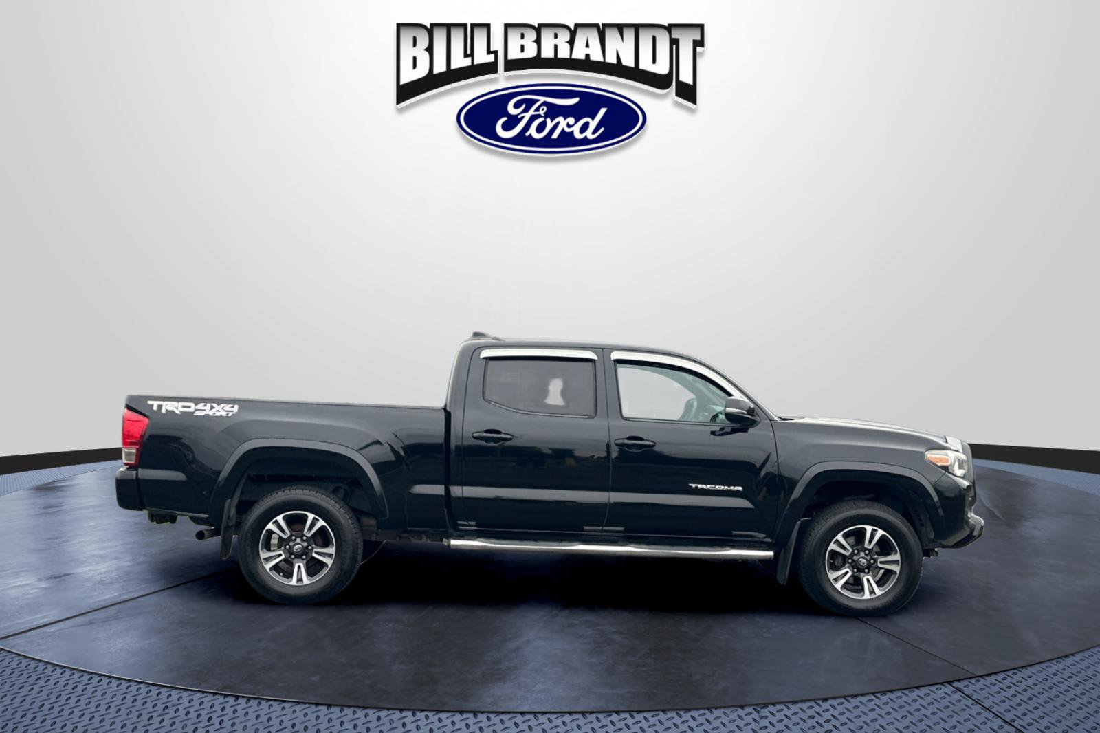 Used 2016 Toyota Tacoma TRD Sport AWD/4WD image 2